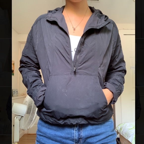 Lululemon cropped black hoodie - Picture 2 of 3